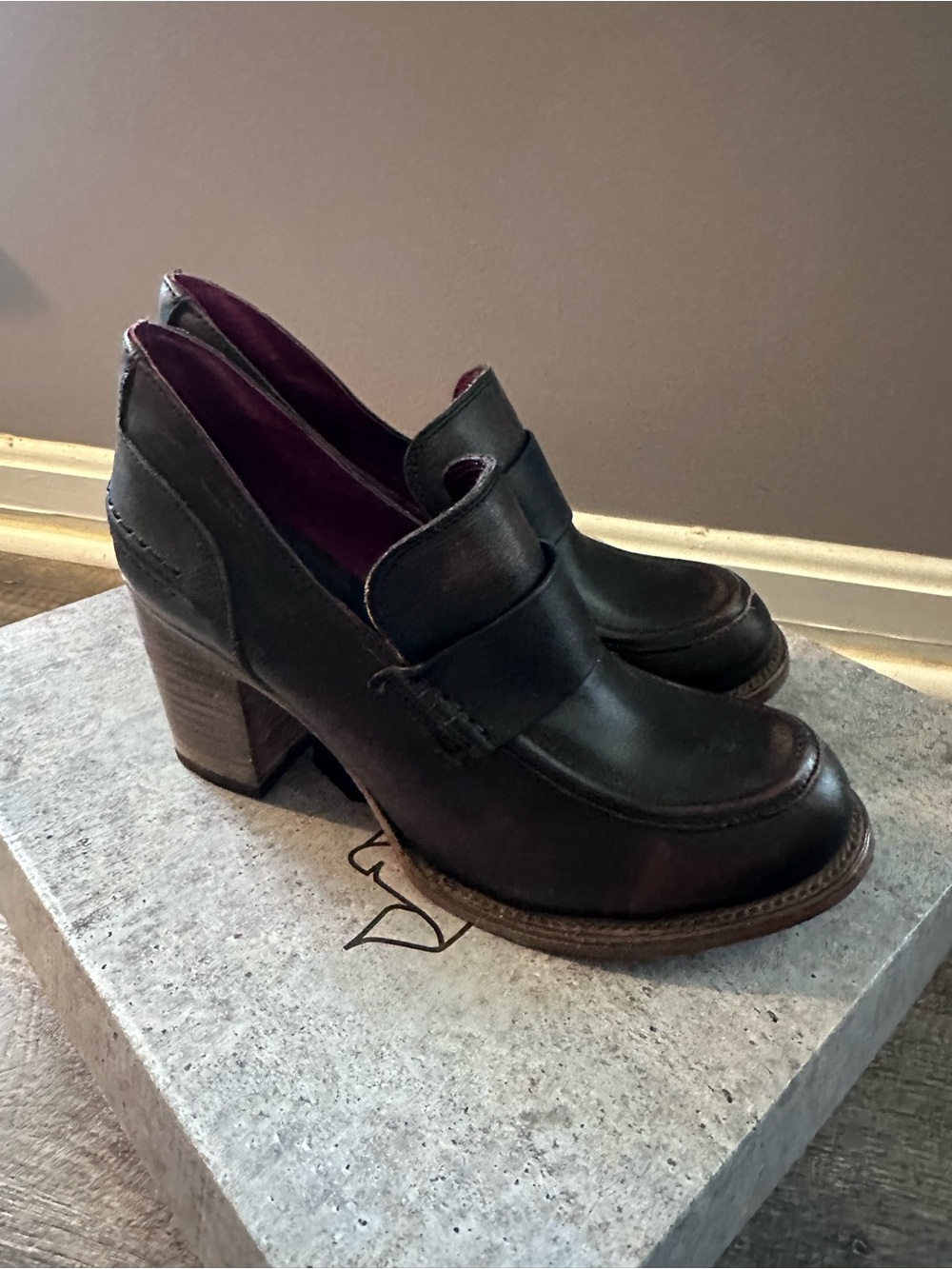 Women’s Black Leather Heeled Loafer